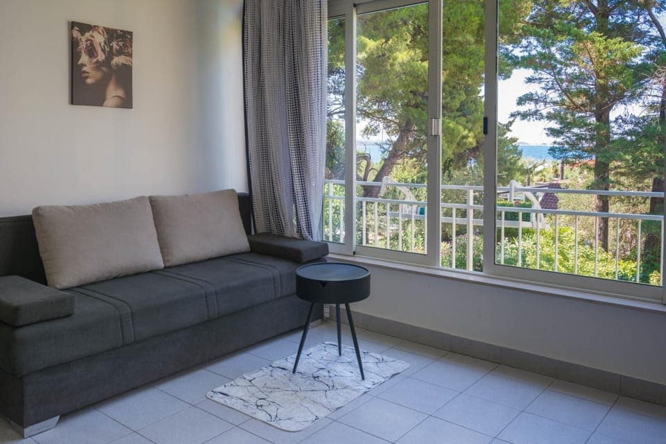 Living room, Garden view