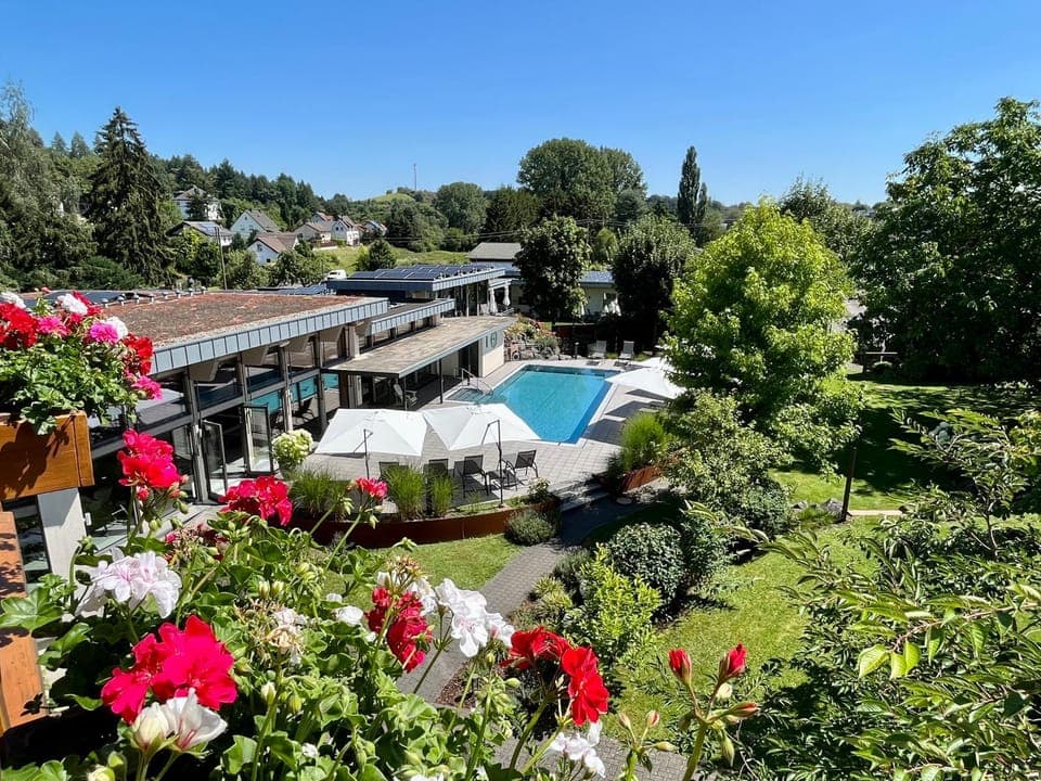 Property building, Day, Natural landscape, Garden, Garden view, Pool view, Swimming pool, Swimming pool, sunbed