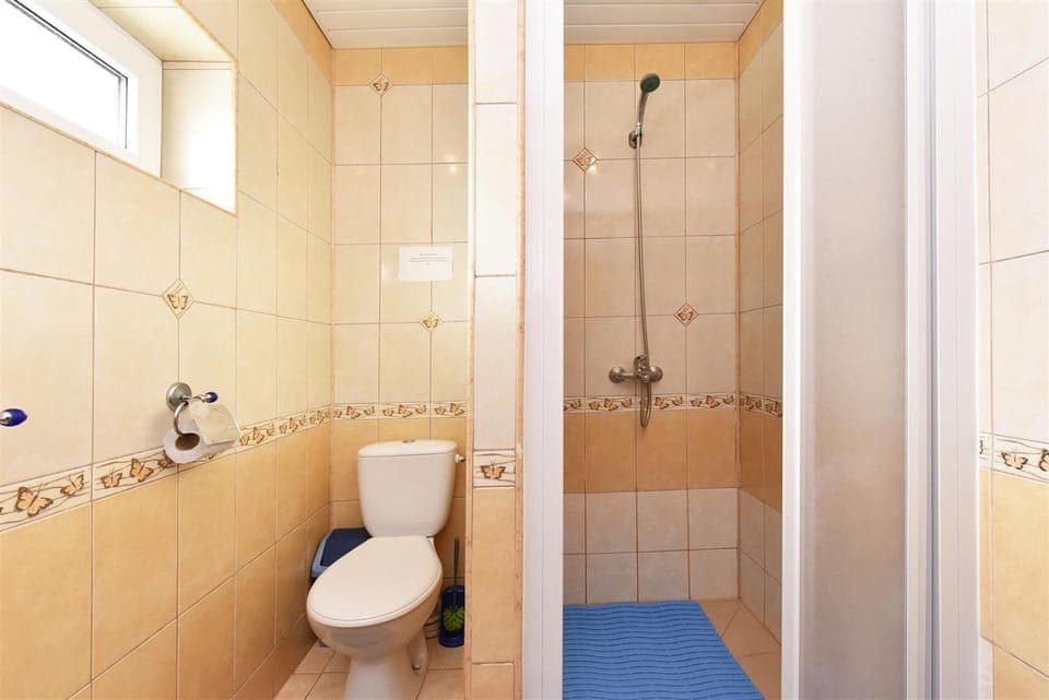 Bathroom, Photo of the whole room
