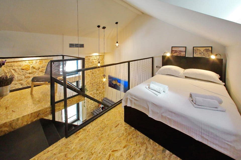 Bed, Library, Photo of the whole room, Seating area, Bedroom