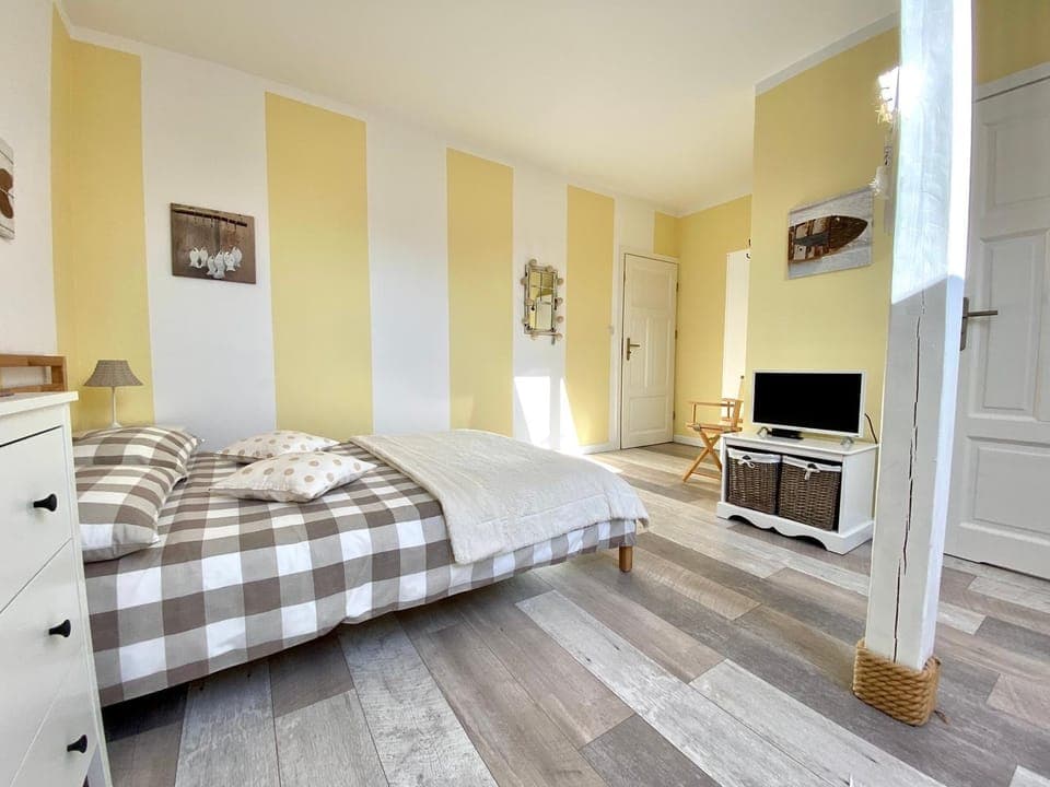 Bed, Bathroom, TV and multimedia, Beach, Cycling, Bedroom, Pets, Pets, pet friendly, pet friendly, wardrobe