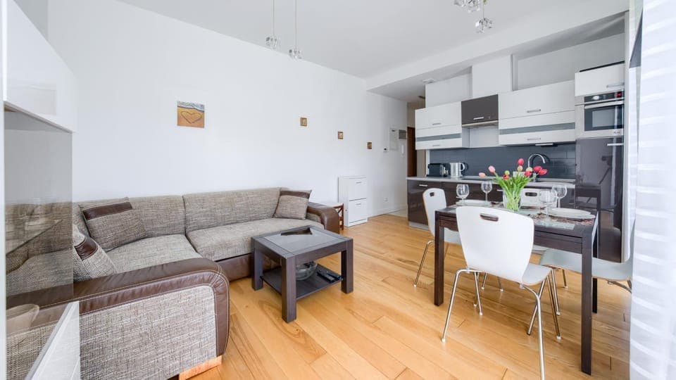 Kitchen or kitchenette, Living room, Seating area, Dining area