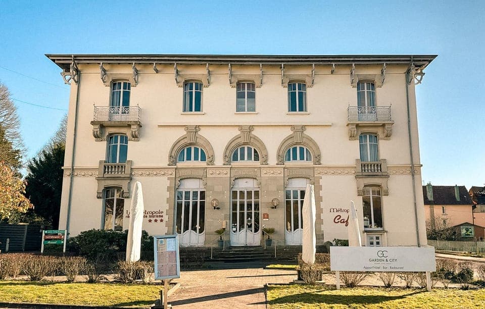 Property building, Facade/entrance, Landmark view