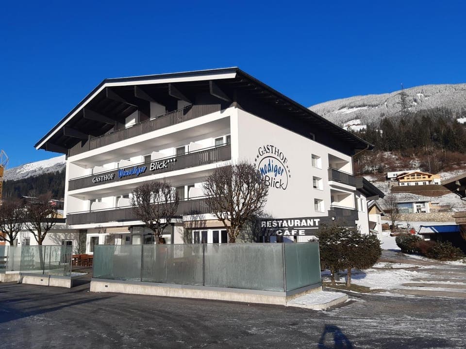 Property building, Winter