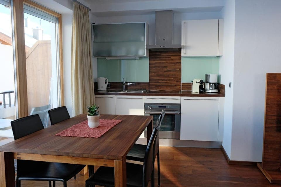 Photo of the whole room, Decorative detail, Decorative detail