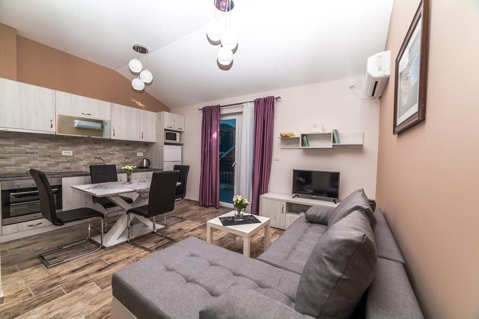 Living room, Dining area