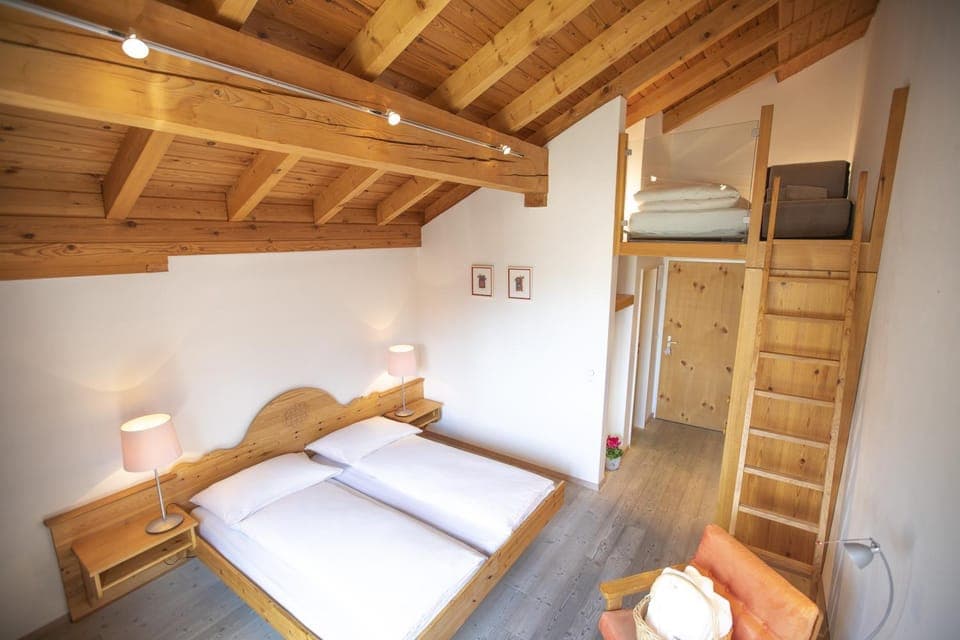 Photo of the whole room, bunk bed