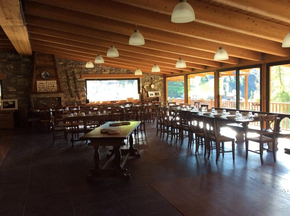 Property building, Restaurant/places to eat