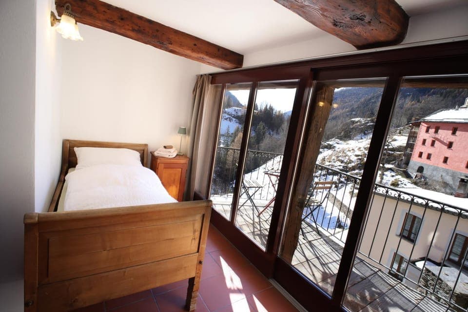 Bed, Natural landscape, Winter, View (from property/room), Balcony/Terrace, Photo of the whole room, Bedroom, Mountain view