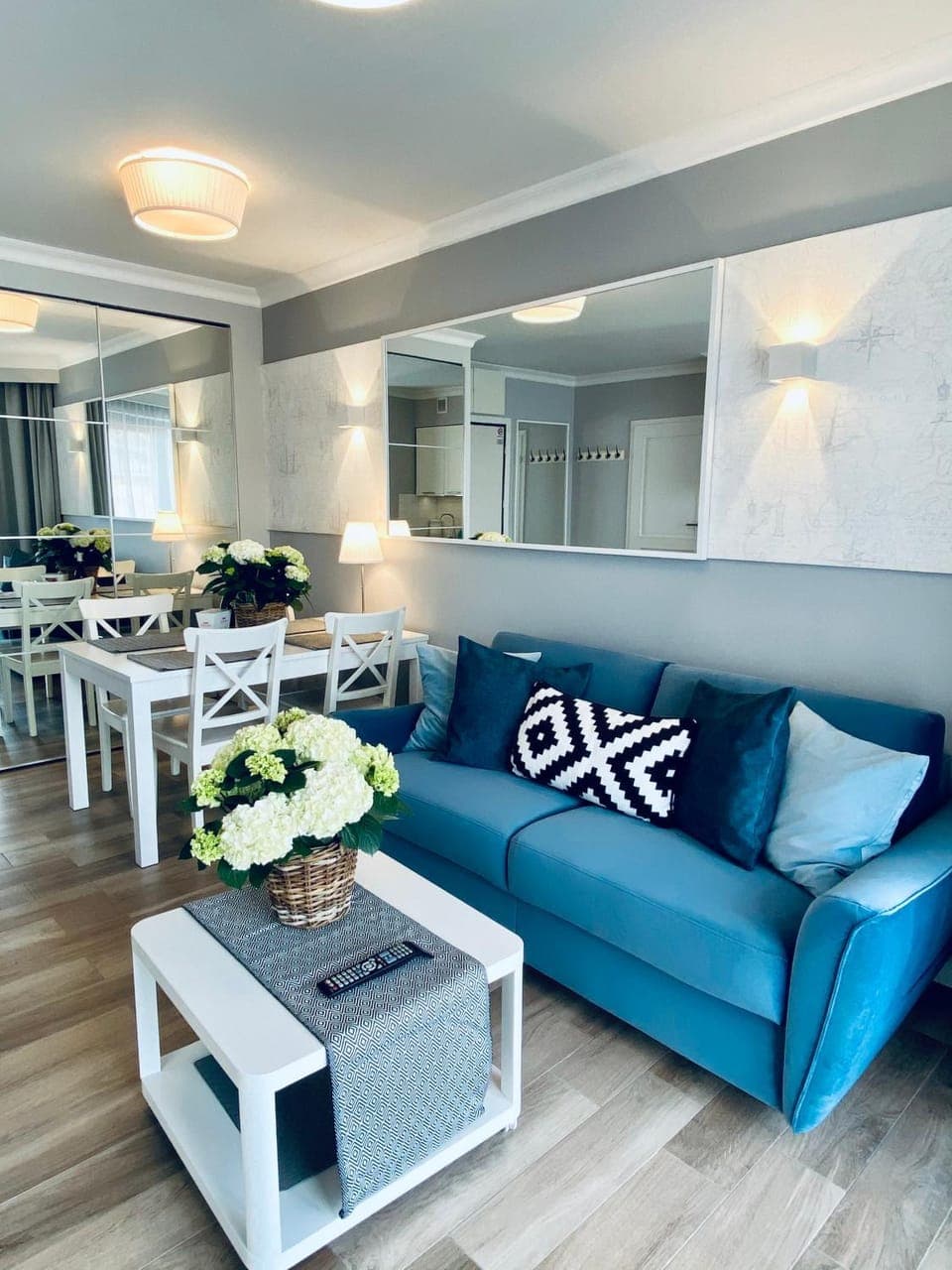 Living room, Seating area