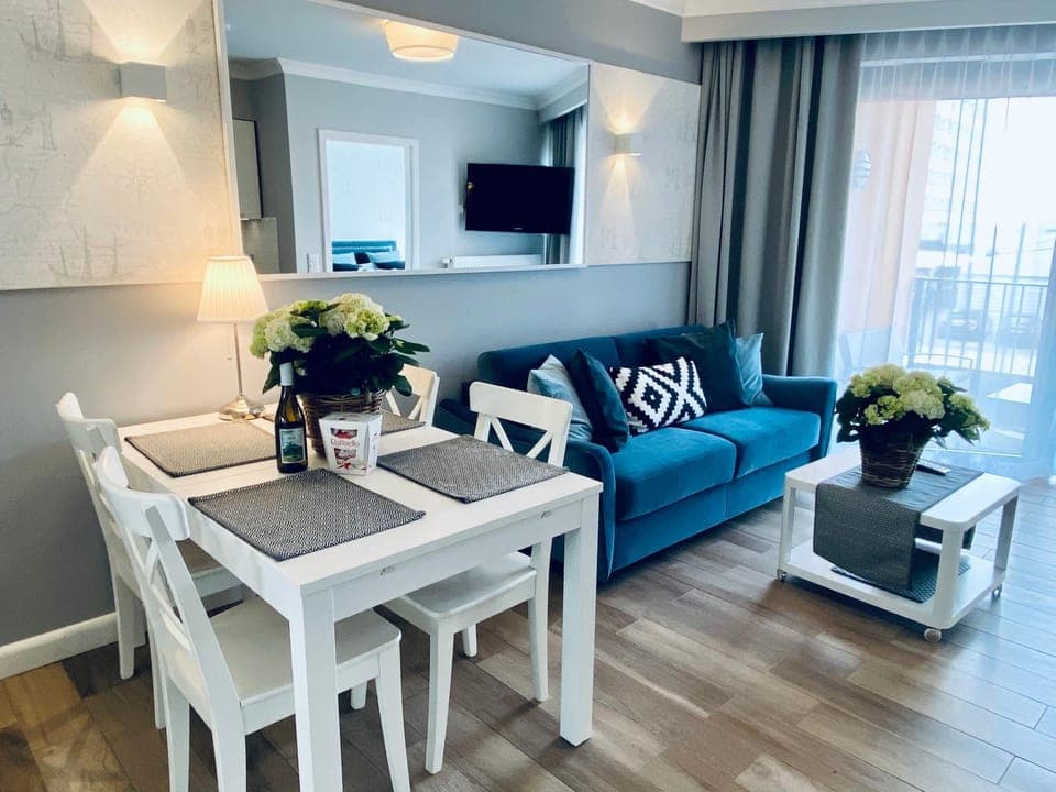 Seating area, Dining area