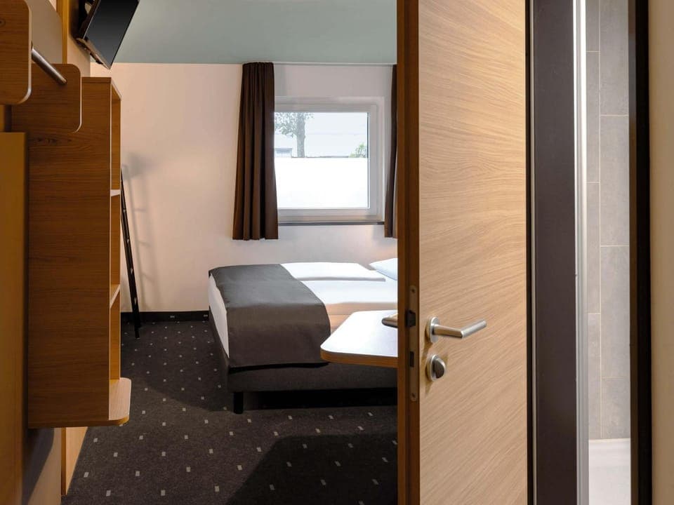 Photo of the whole room, Family