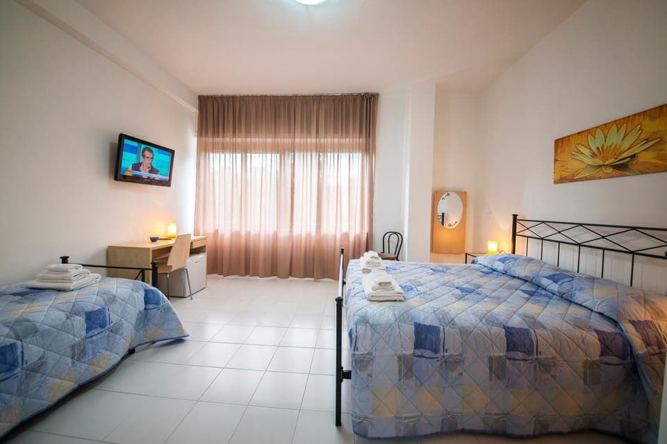 Photo of the whole room, City view, Non alcoholic drinks