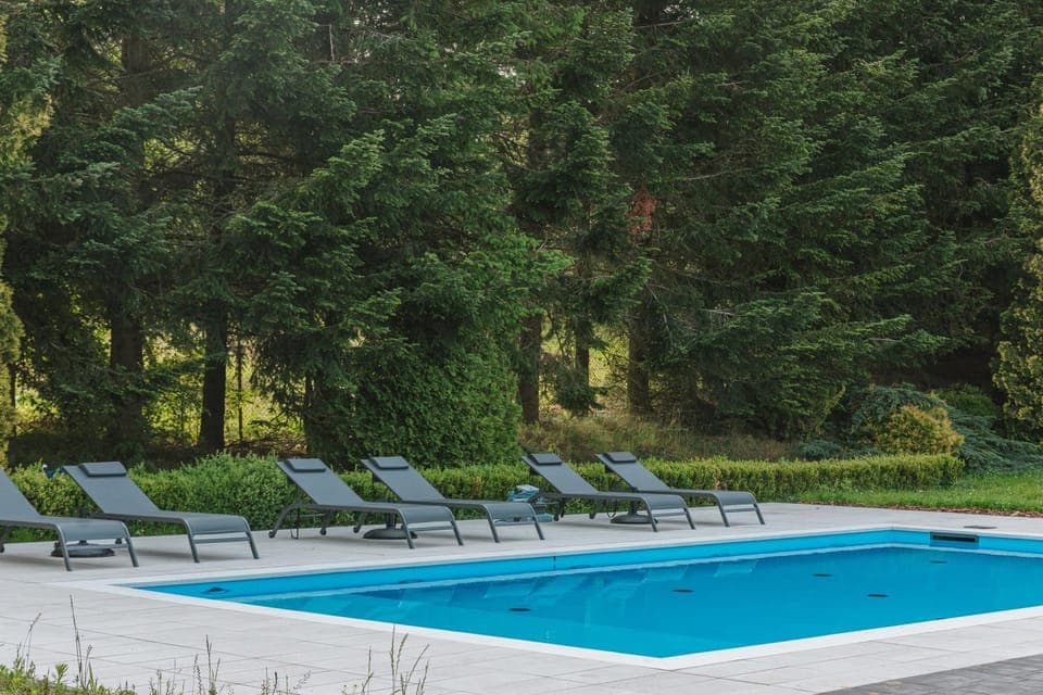 Swimming pool, sunbed