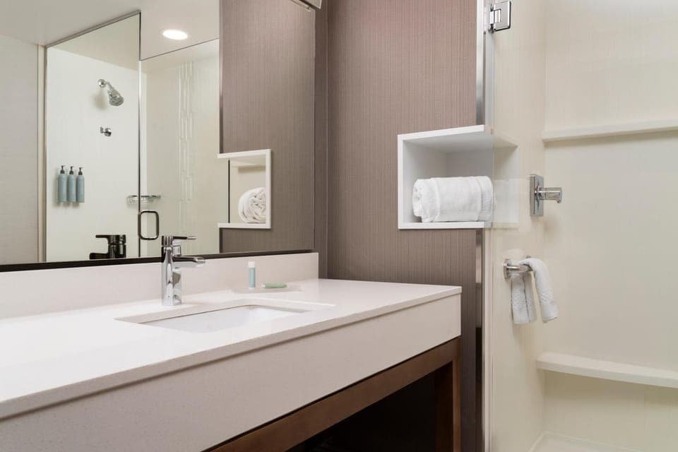 Bathroom, towels