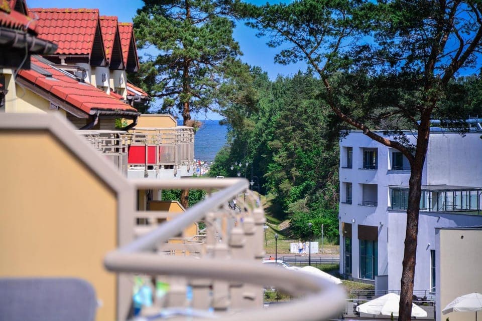 Nearby landmark, Neighbourhood, Natural landscape, Balcony/Terrace, Beach