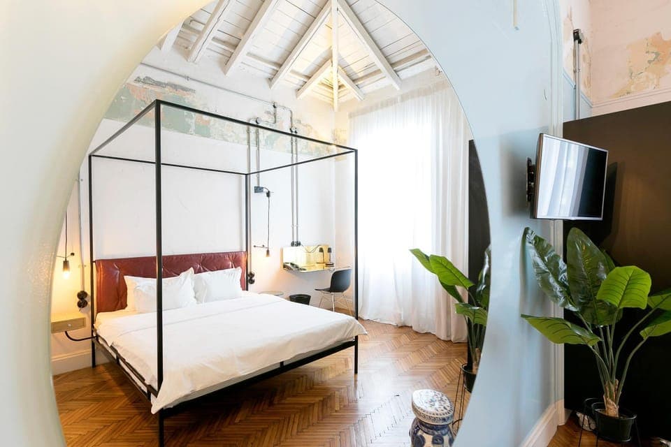 Day, Photo of the whole room, Decorative detail, City view, Street view