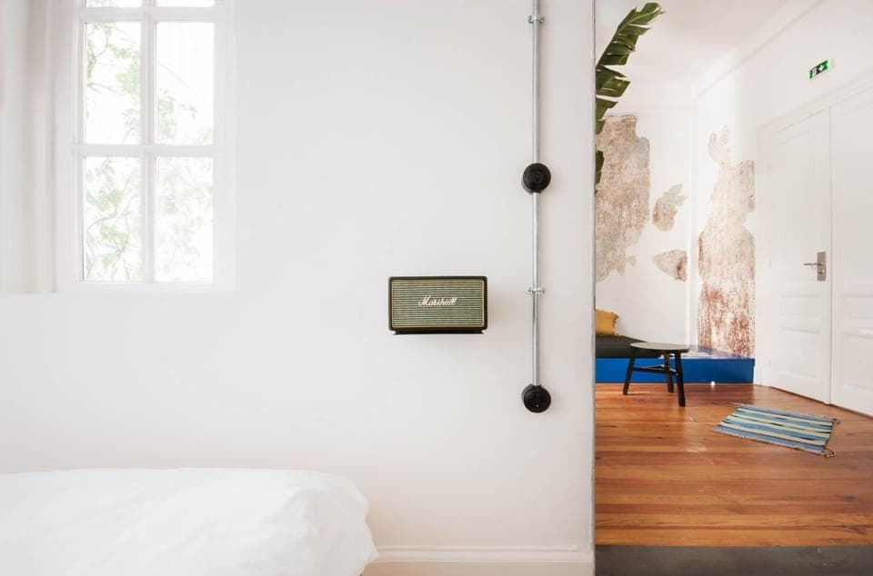 TV and multimedia, Balcony/Terrace, Photo of the whole room, Decorative detail, Seating area, Bedroom