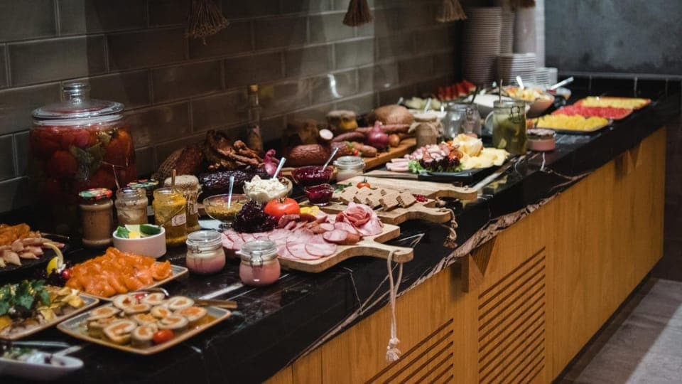 Restaurant/places to eat, Breakfast, Continental breakfast, Buffet breakfast