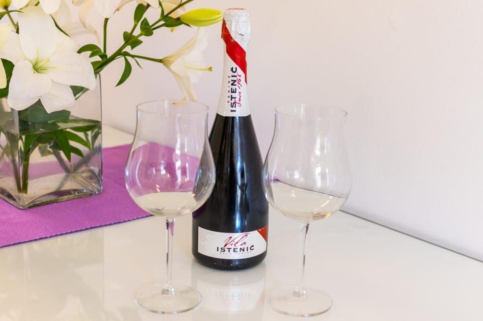 Living room, Decorative detail, Dining area