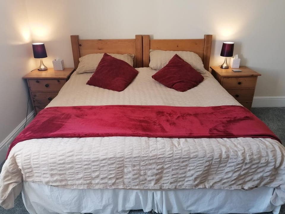 Photo of the whole room, Bedroom