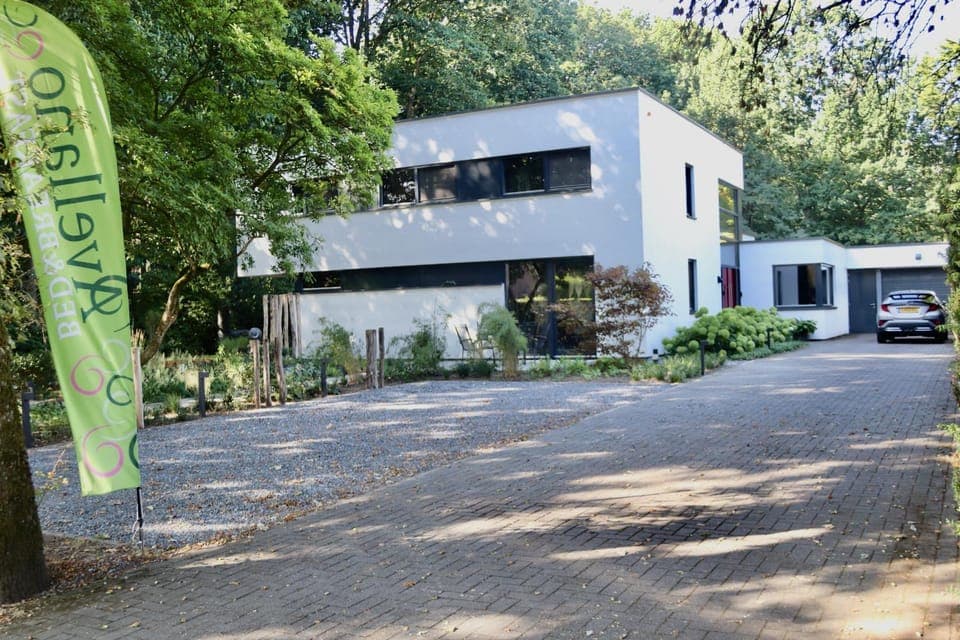 Property building, Neighbourhood, Natural landscape, Garden, Street view, Parking