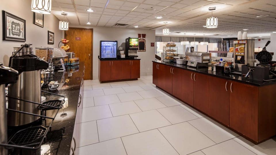 Restaurant/places to eat, Dining area, On site, Breakfast