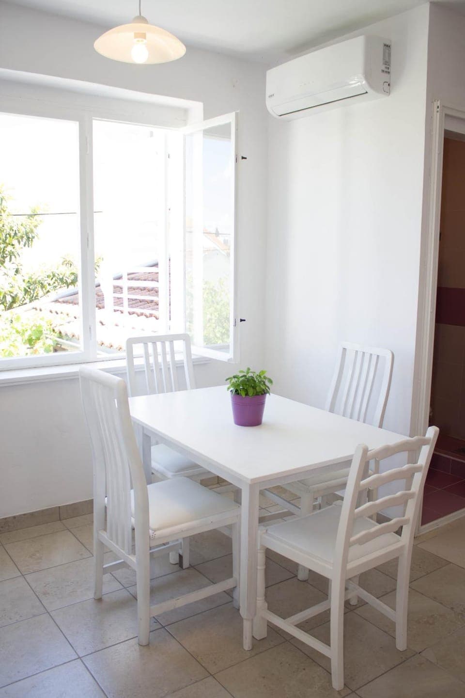 Seating area, Dining area