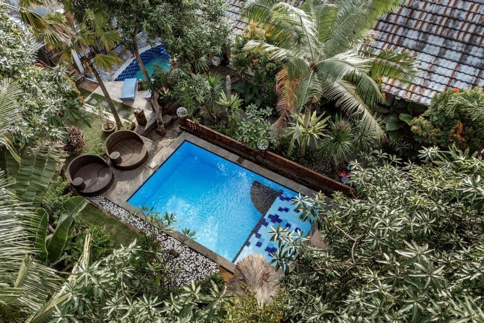 Property building, Swimming pool