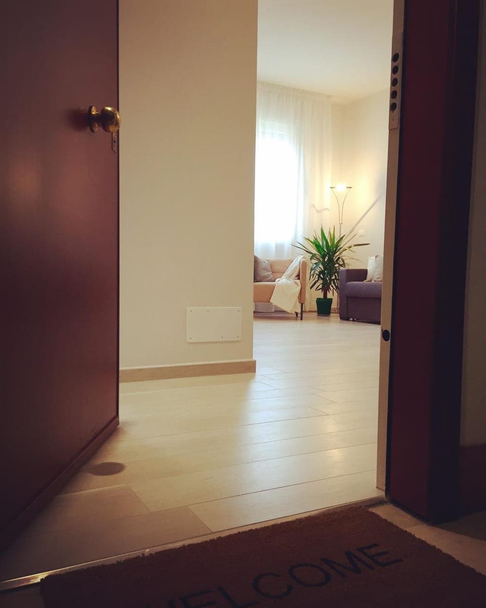 Photo of the whole room, Seating area