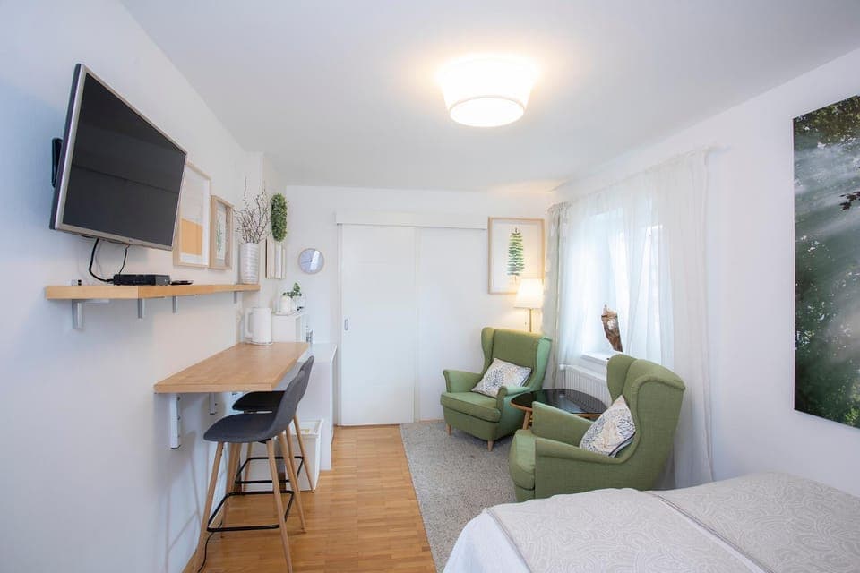 TV and multimedia, Coffee/tea facilities, Photo of the whole room, Dining area