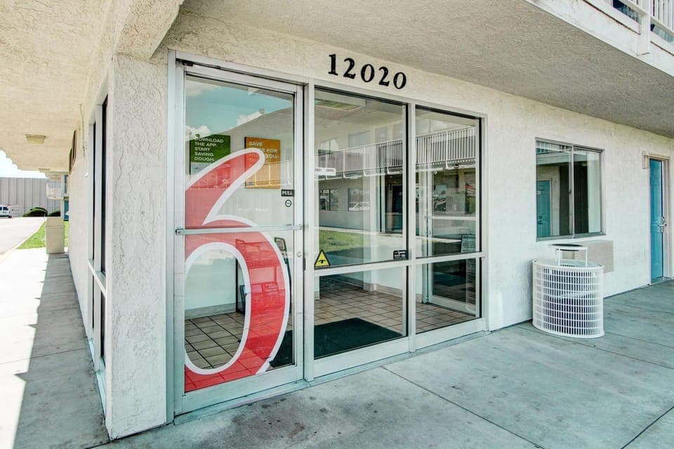 Property building, Facade/entrance, Day, On site, Time of day