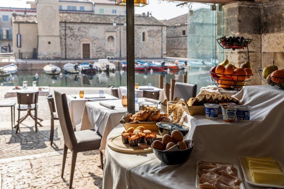 Breakfast, Buffet breakfast