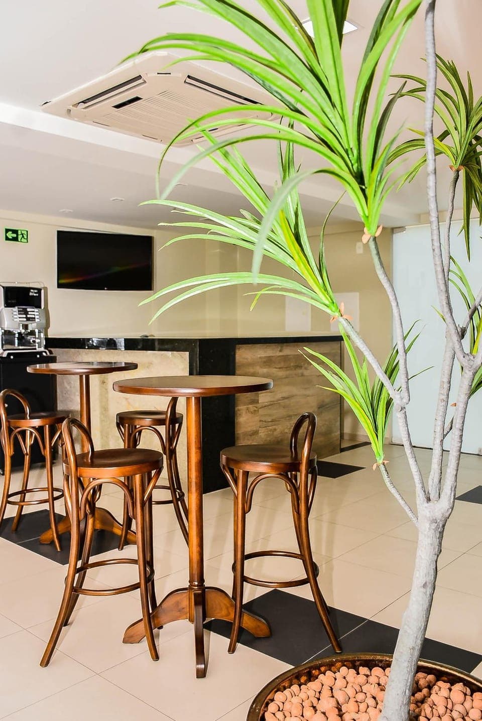 Lounge or bar, Alcoholic drinks