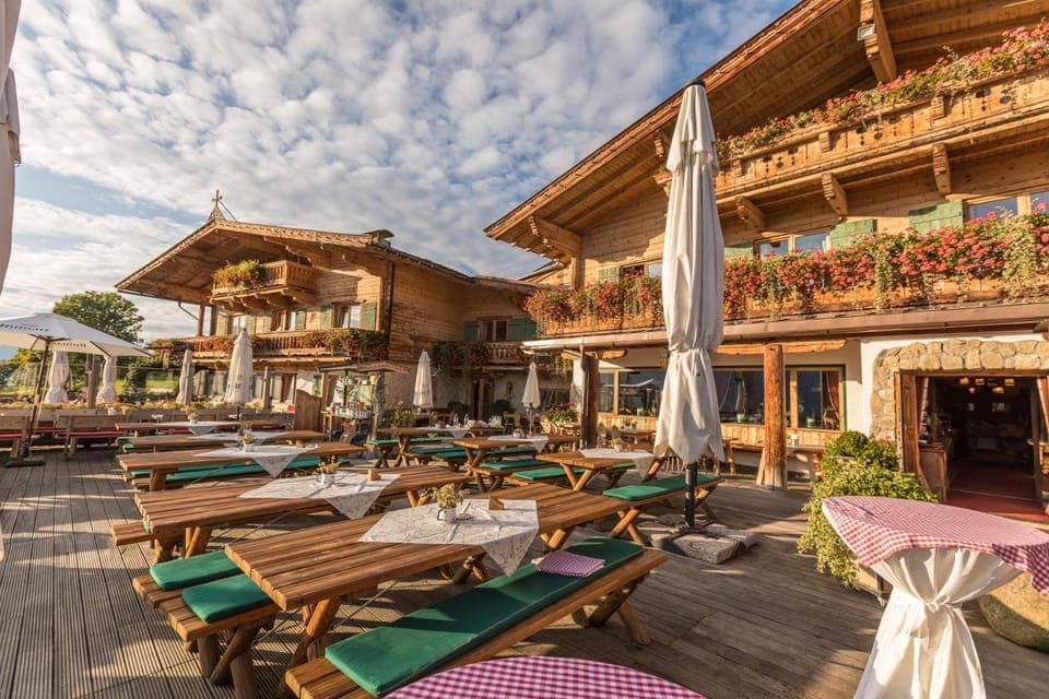 Facade/entrance, Balcony/Terrace