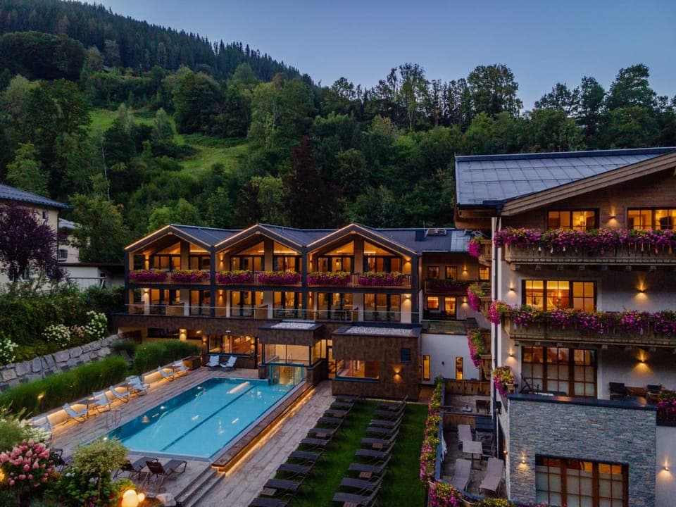 Property building, Pool view