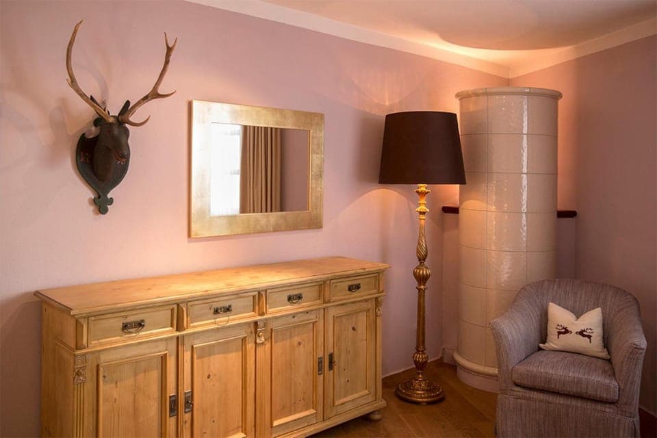 Day, Winter, Photo of the whole room, Decorative detail, Seating area, On site