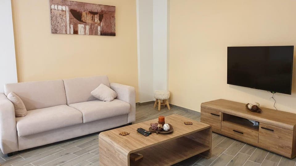 TV and multimedia, Living room, Seating area