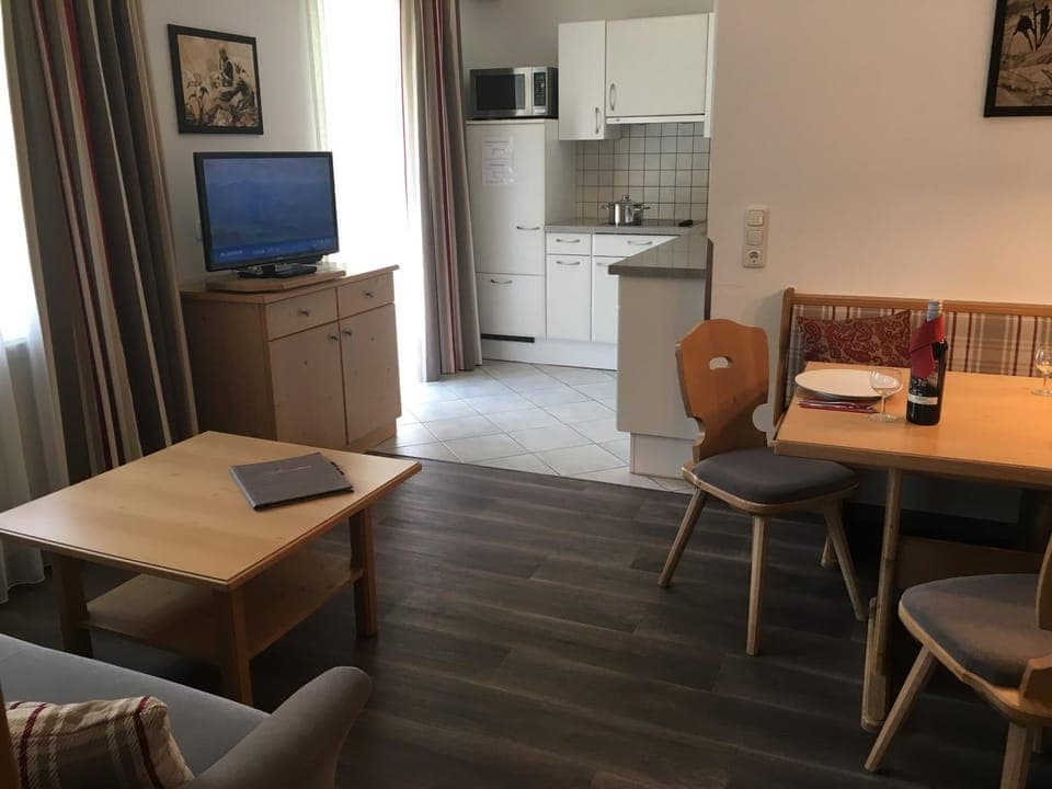 Kitchen or kitchenette, Photo of the whole room, Dining area