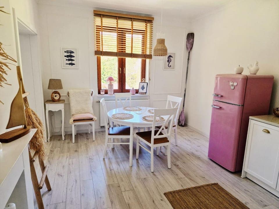 Kitchen or kitchenette, Other, Other, Other, Seating area, Dining area, oven