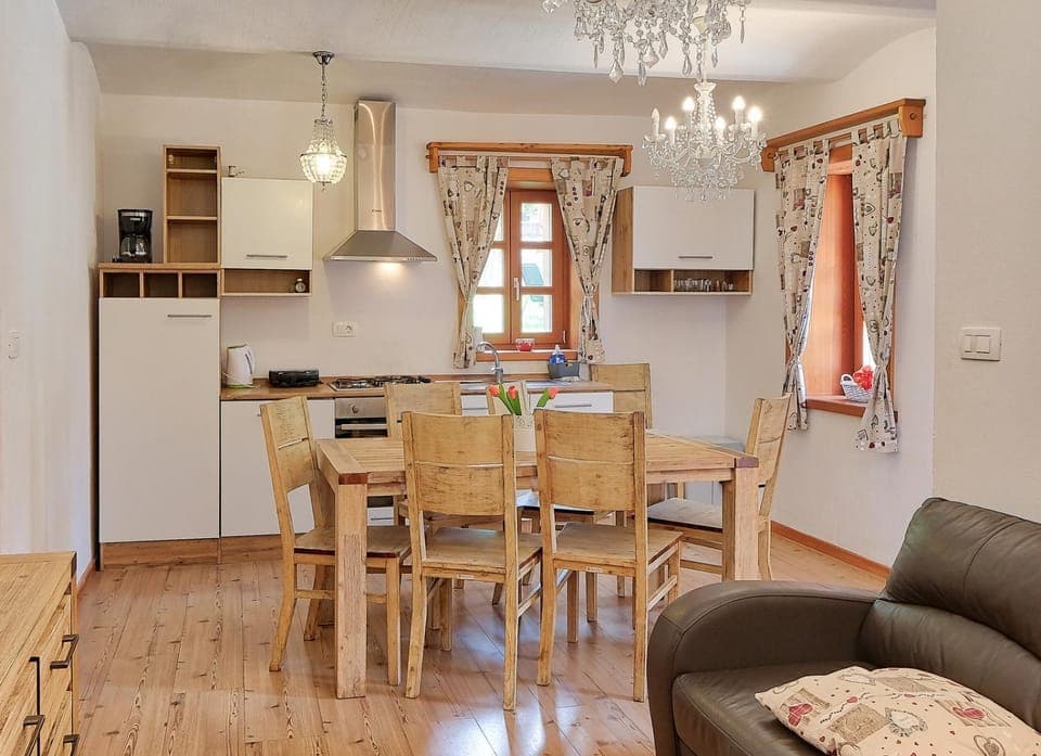 Kitchen or kitchenette, Living room