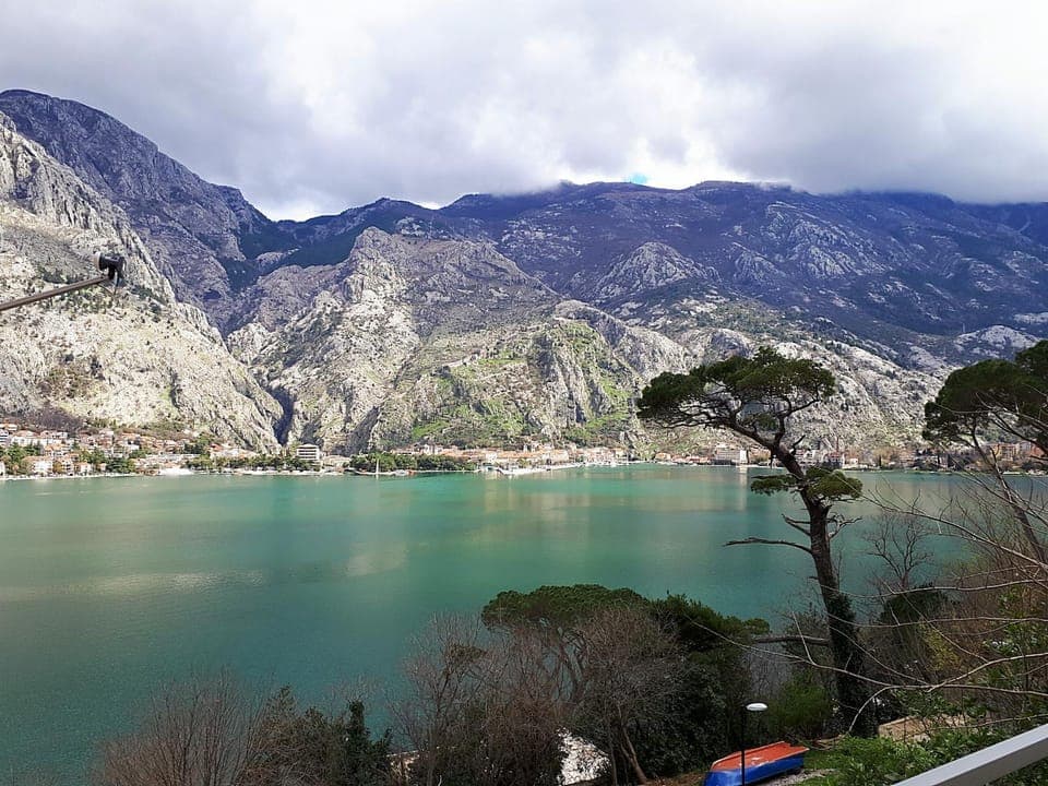 City view, Mountain view, Sea view