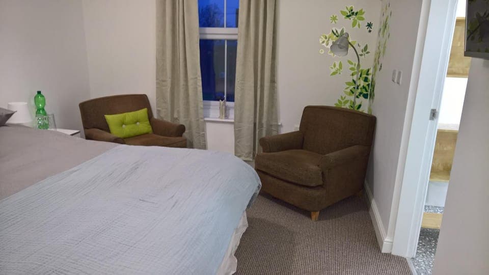 Photo of the whole room, Bedroom, Garden view