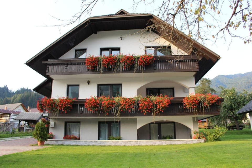 Property building, Facade/entrance