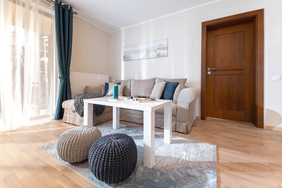 Photo of the whole room, Seating area