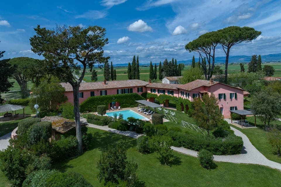 Property building, Restaurant/places to eat, Swimming pool, Breakfast