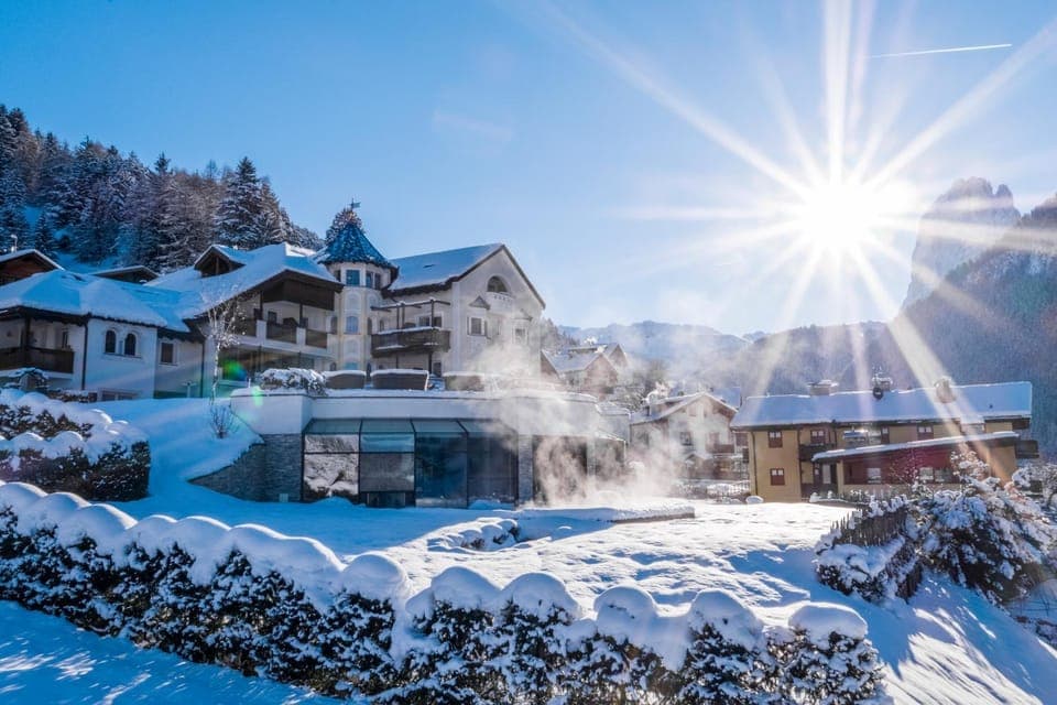 Property building, Winter, Swimming pool