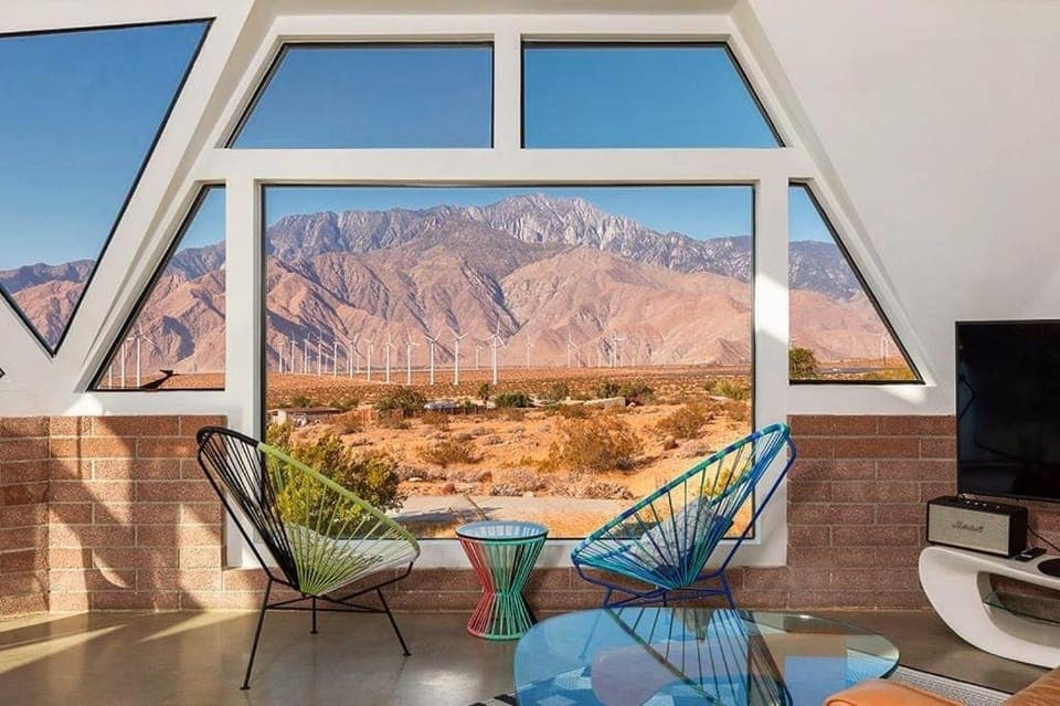 Communal lounge/ TV room, Day, Natural landscape, TV and multimedia, Living room, Seating area, Evening entertainment, Mountain view