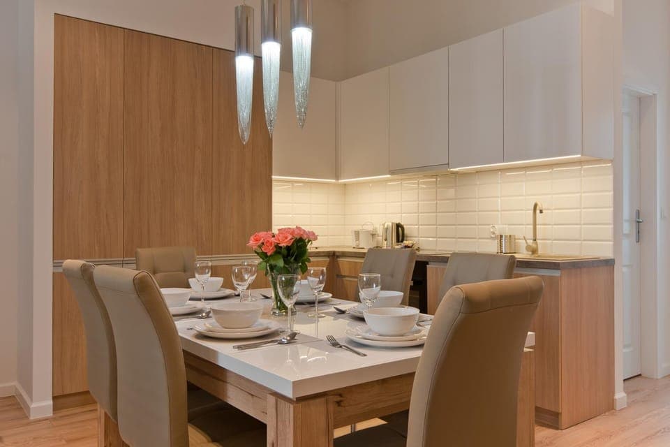 Kitchen or kitchenette, Living room, Seating area, Dining area