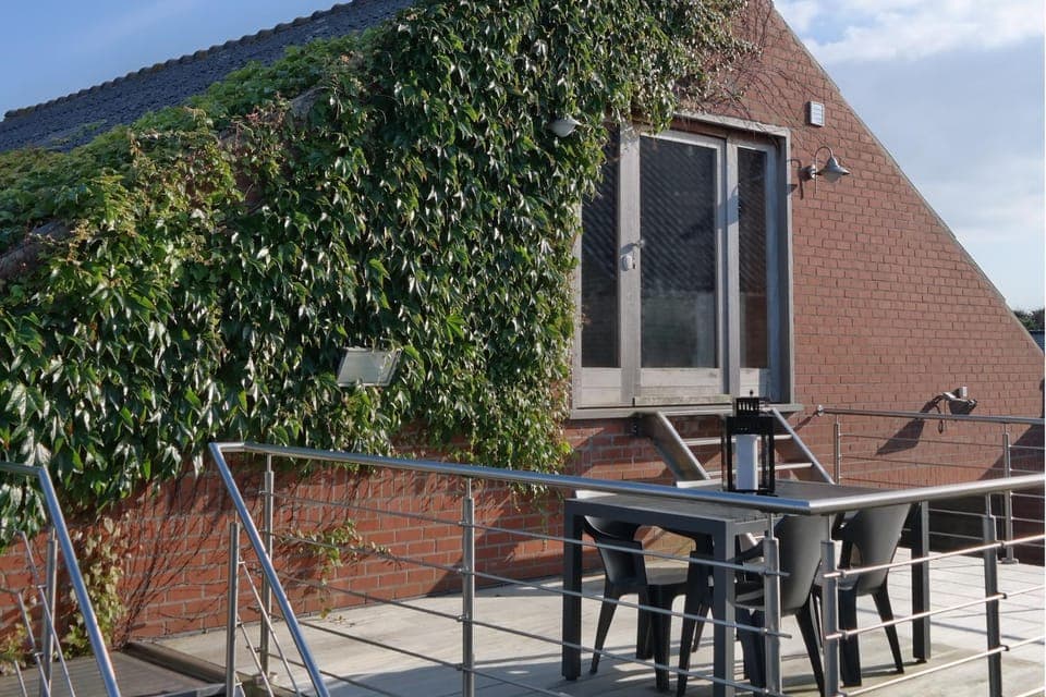 Facade/entrance, Balcony/Terrace